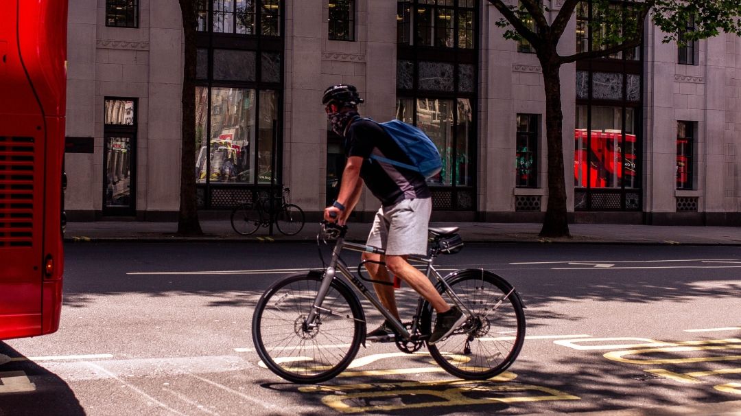 London city cyclist with facemask